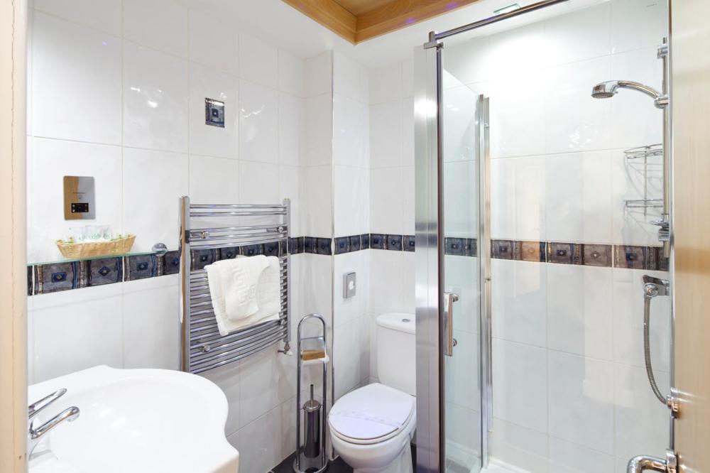 Queens Mansions: Ocean View Apartment - Housity