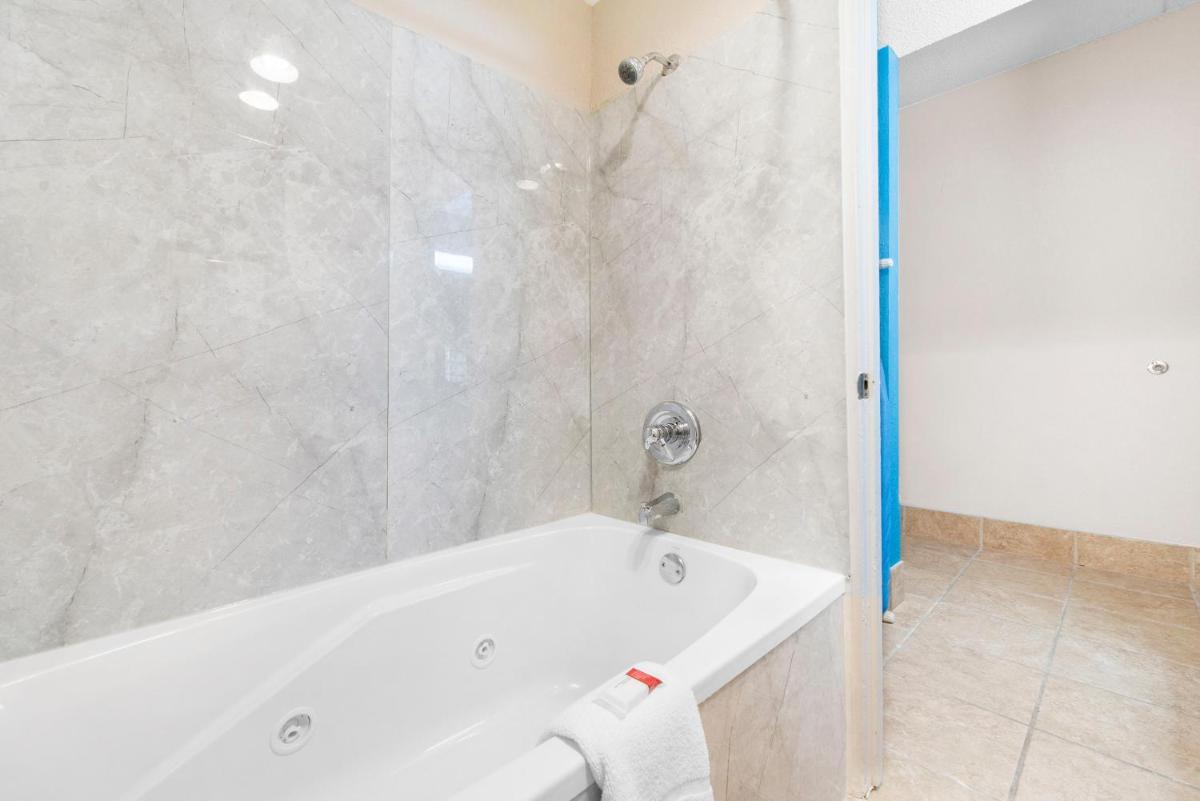 Baymont by Wyndham Muncie Near Ball State University - Housity