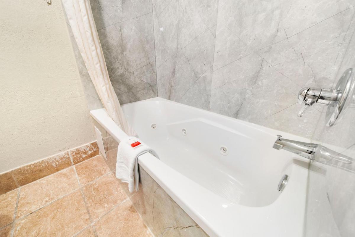 Baymont by Wyndham Muncie Near Ball State University - Housity