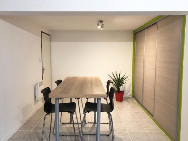 Appartement donnant sur jardin avec terrasse. - Housity
