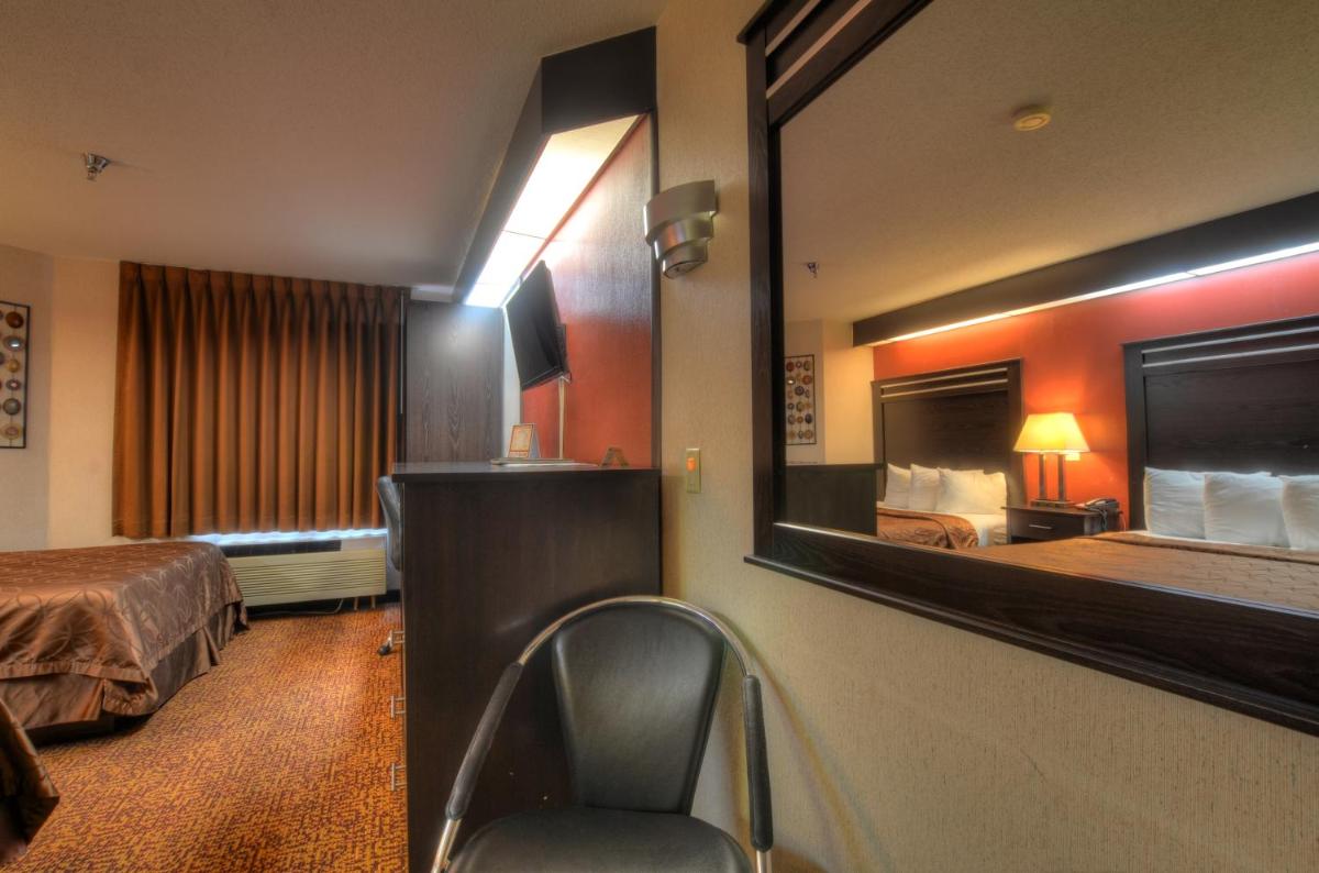 Smoky Mountain Inn & Suites - Housity