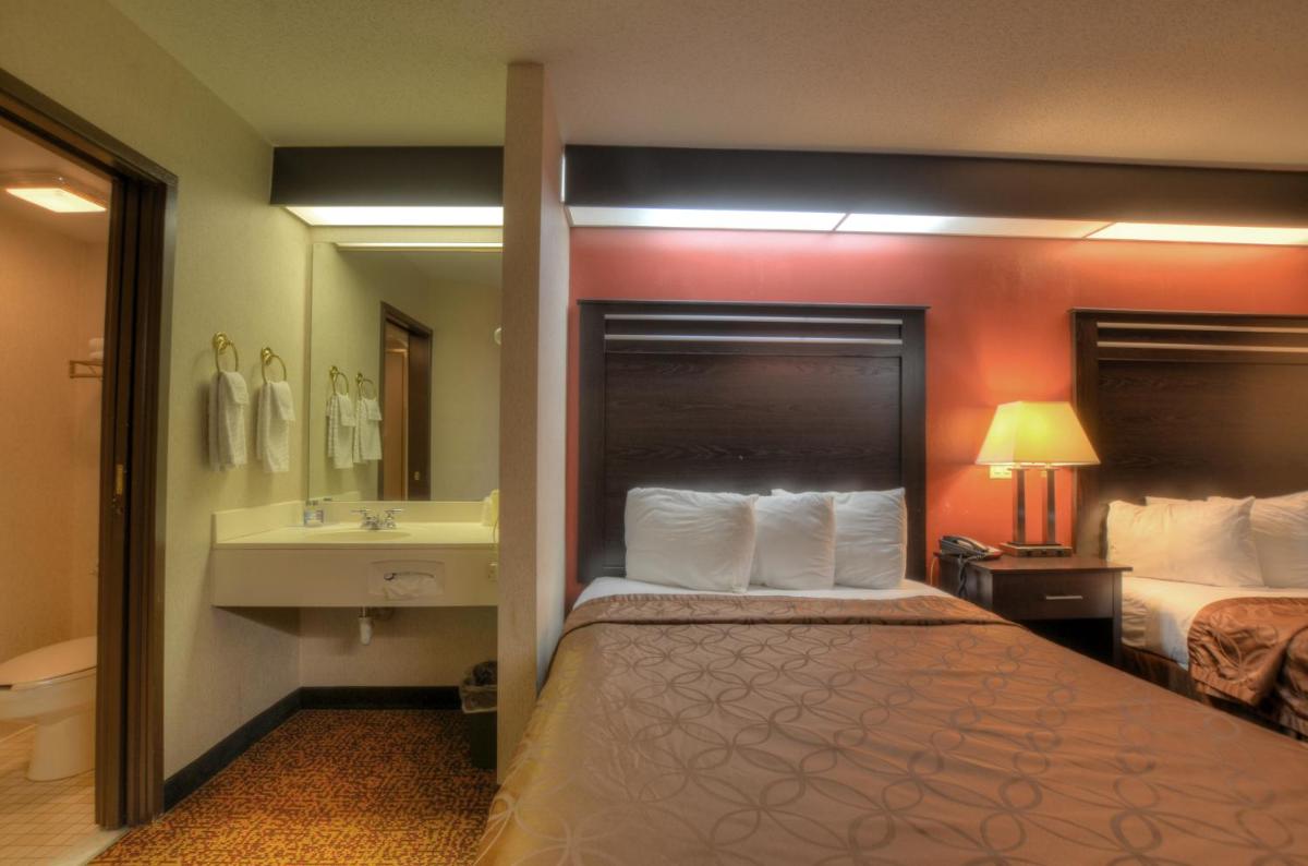 Smoky Mountain Inn & Suites - Housity