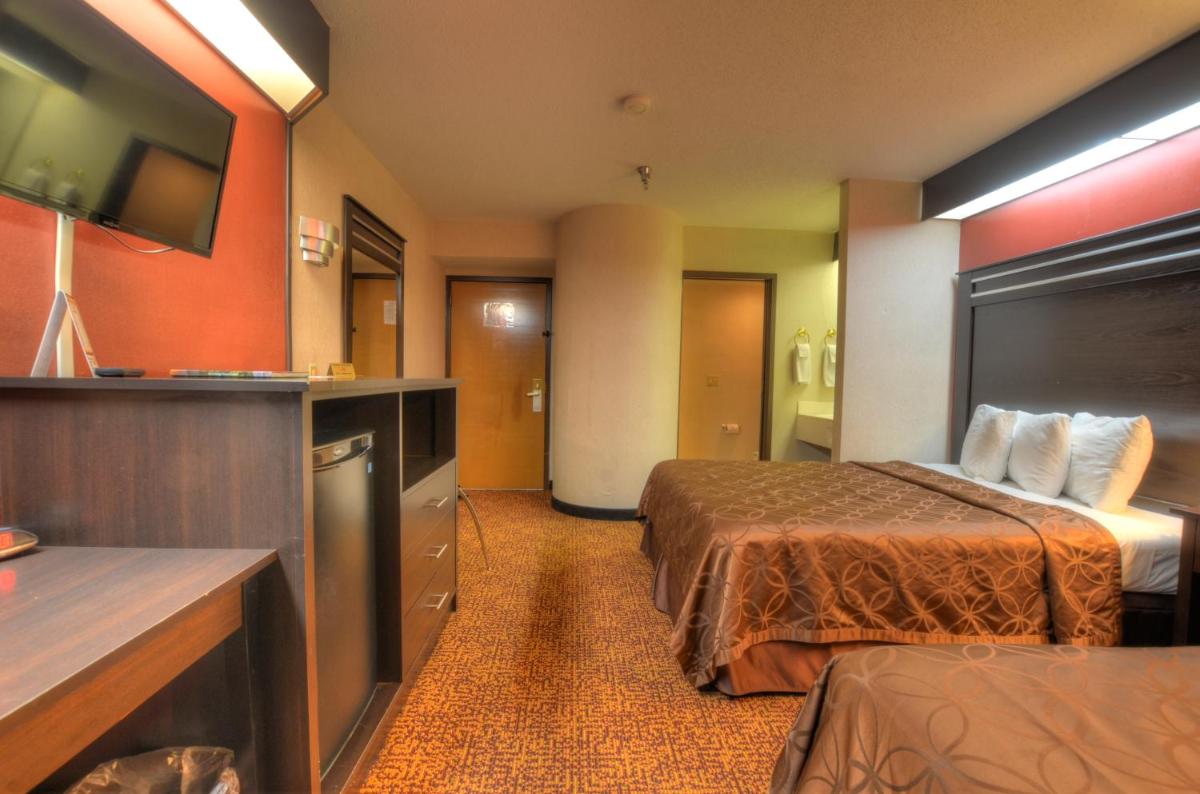 Smoky Mountain Inn & Suites - Housity