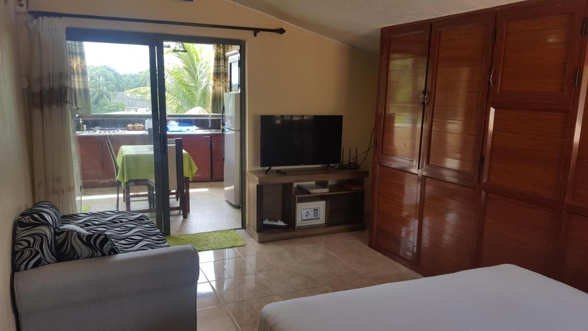 Riverside Holiday Home - Housity
