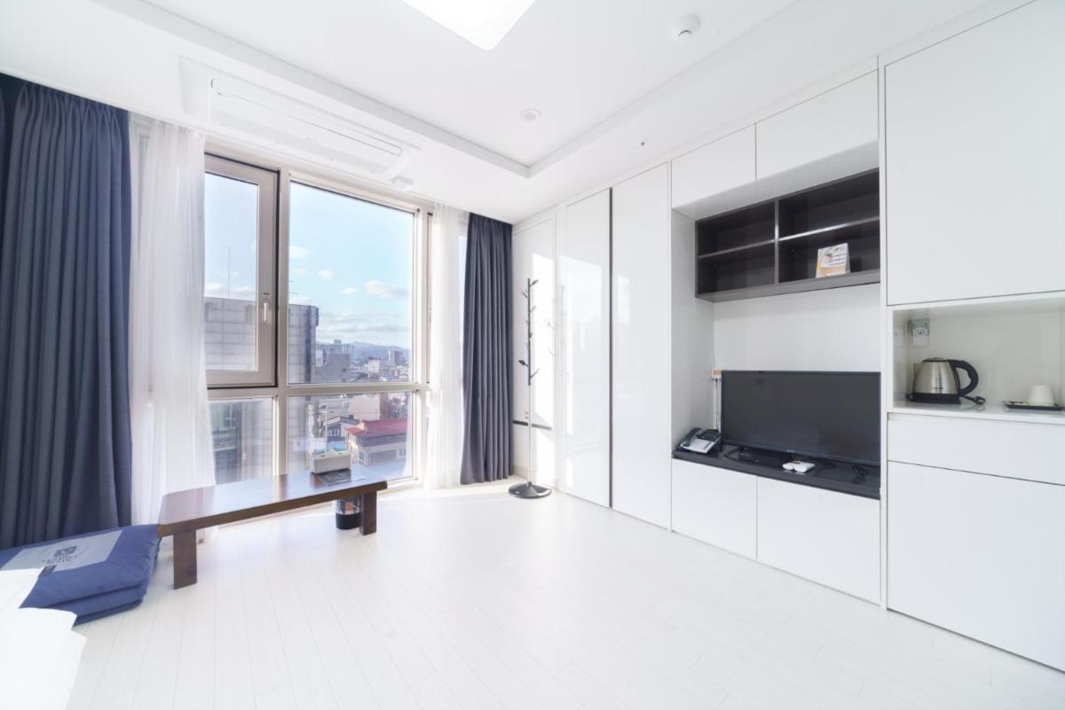 The Venezia Suite Hotel - Housity