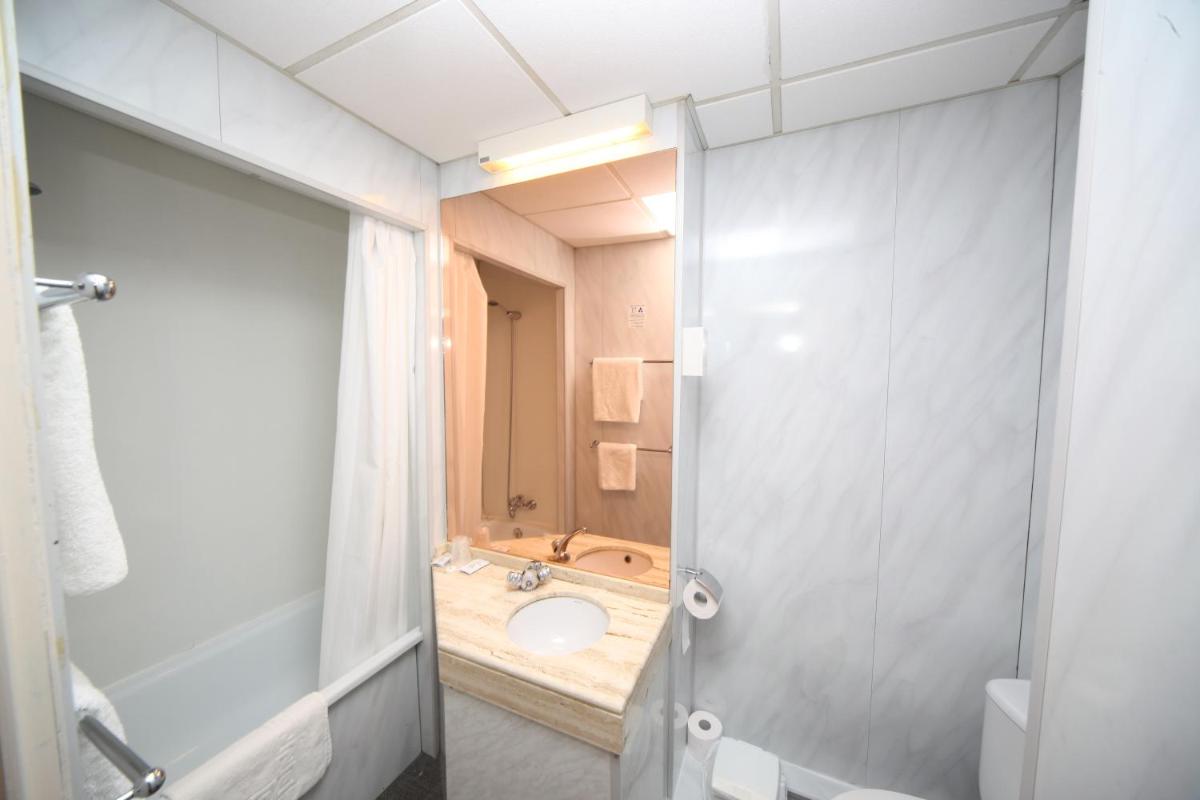 Bristol Hotel - Housity
