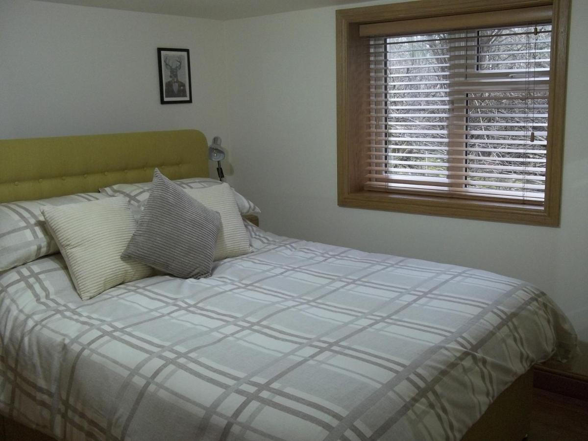 The Wee Thistle Loch Ness - Housity