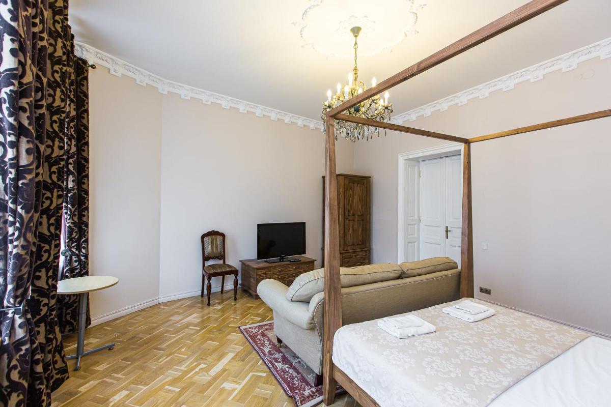 Австрійська квартира в центрі на вулиці Михальчука 5 - Housity