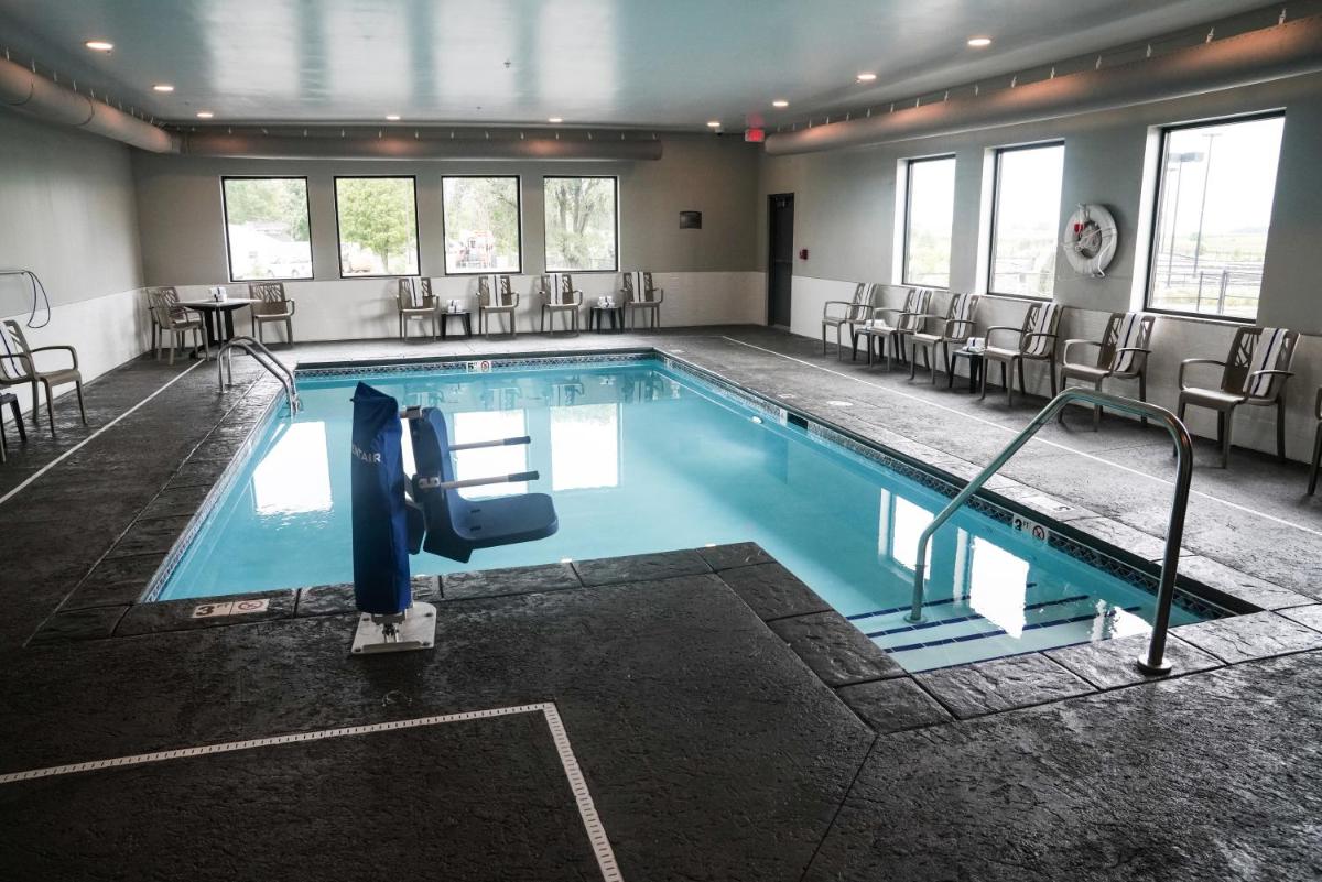 Brookstone Inn & Suites - Housity