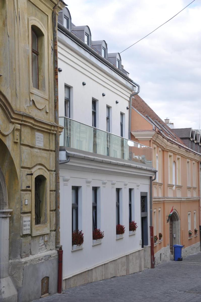 Suitetrails - Centrál Vendégház Székesfehérvár