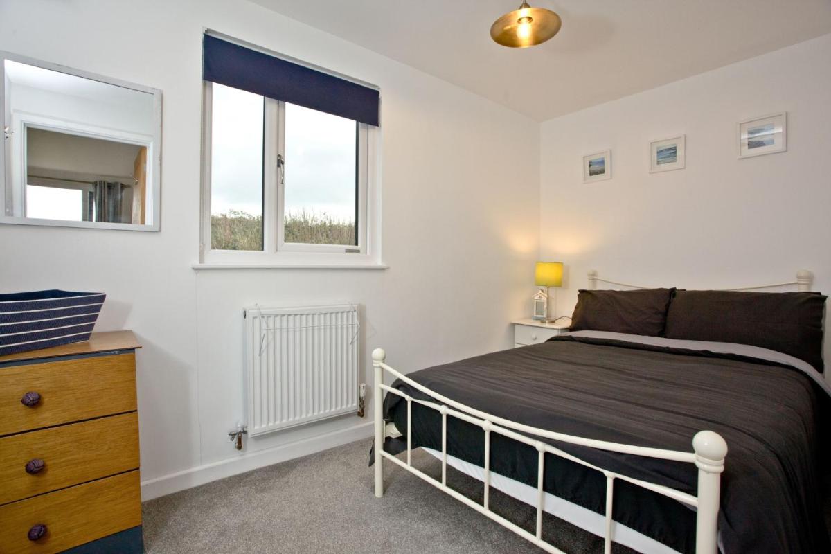 Wheal Tor- Beautifully Fitted Wooden Lodge Helston Cornwall - Housity
