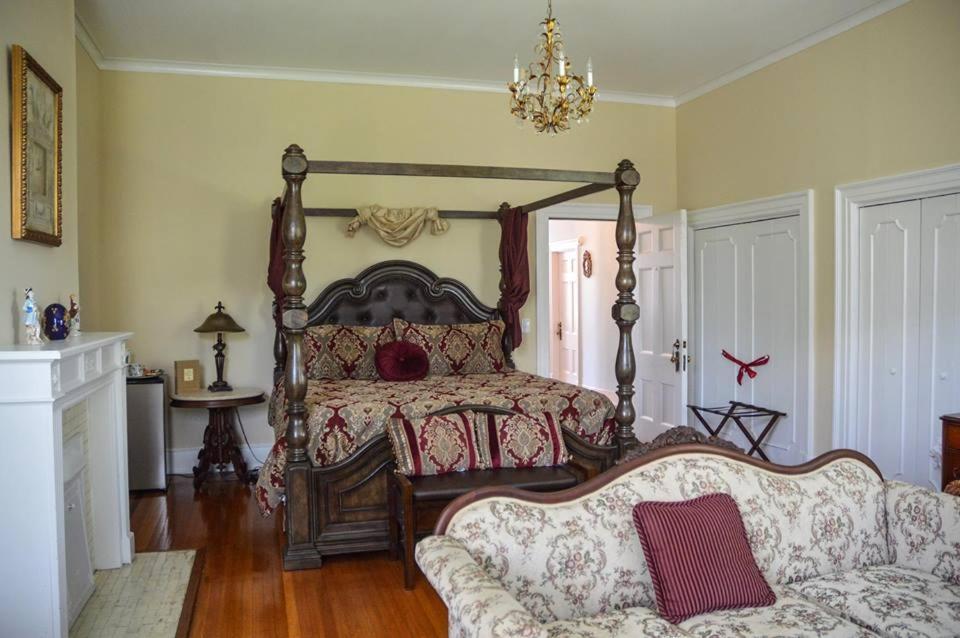 1912 Bed and Breakfast - Housity