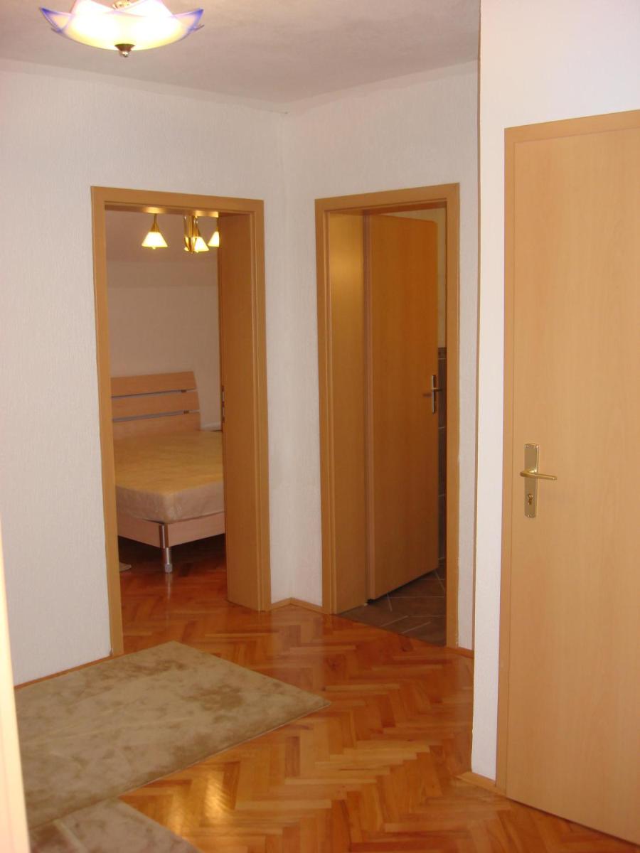 Jani Apartment - Housity