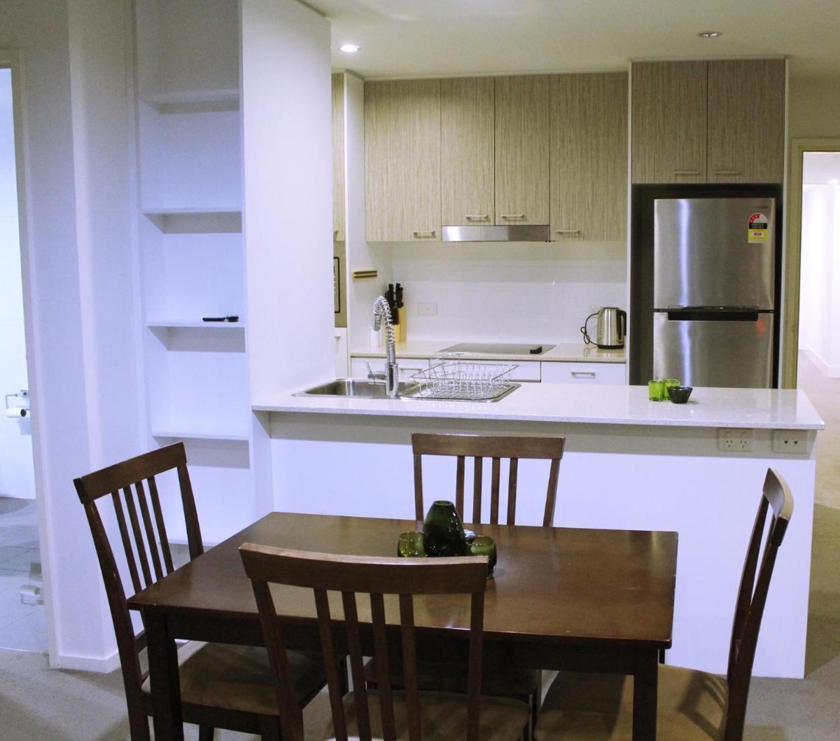 Tranquil, Relaxing Forrest Style Apartment - Braddon CBD - Housity