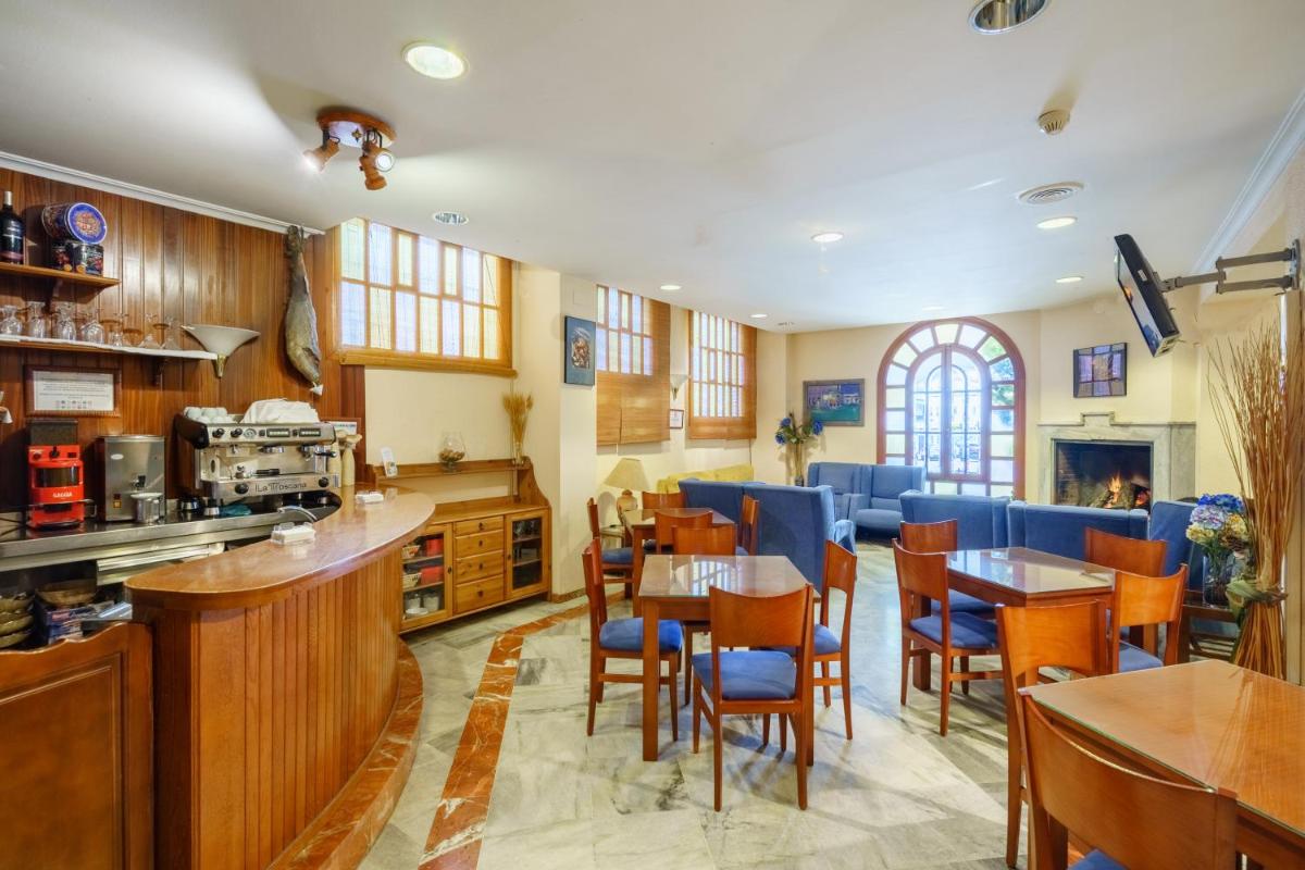 Hotel Los Castaños - Housity