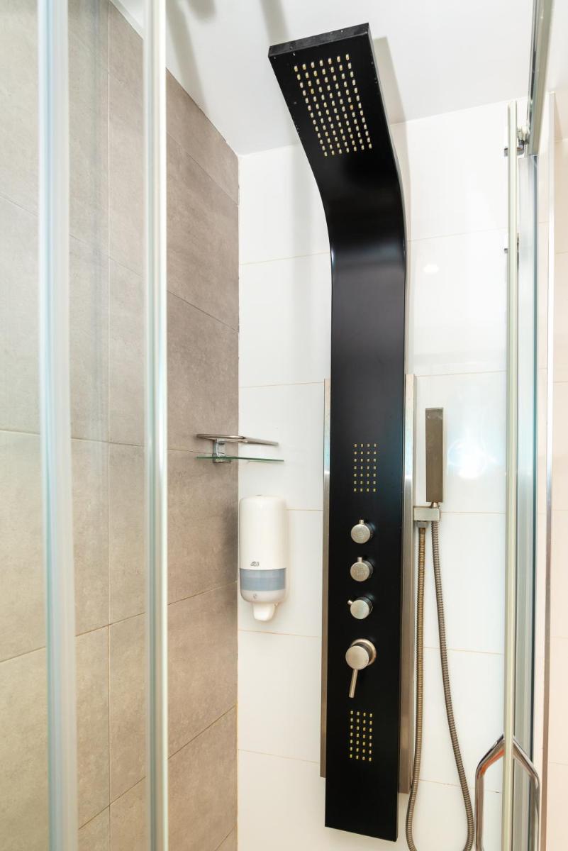 Anna Dreamhouse - Housity
