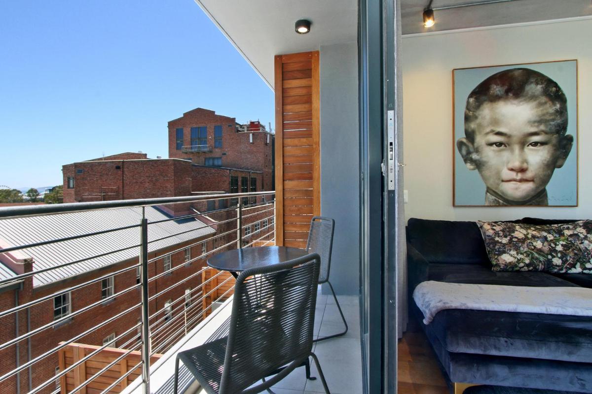 Docklands Deluxe One Bedroom Apartments by ITC Hospitality - Housity