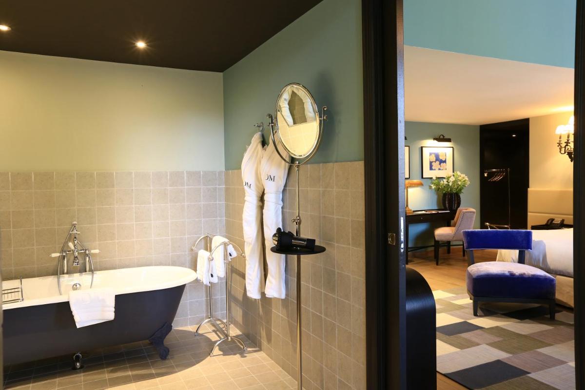 Salle de bains dans l'établissement Domaine De Manville