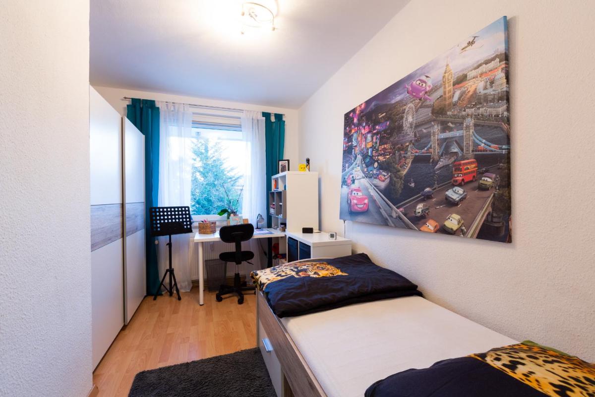ZV2001 Private Apartments & Rooms near Exhibition Ground (room agency) - Housity