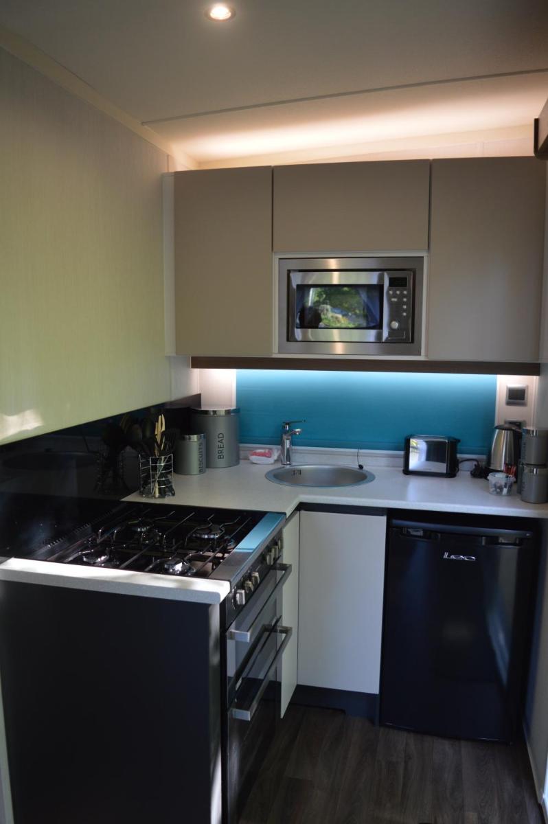 PET FRIENDLY POD WITH HOT TUB - Housity