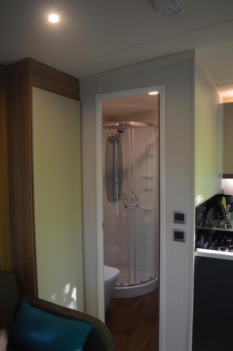 PET FRIENDLY POD WITH HOT TUB - Housity