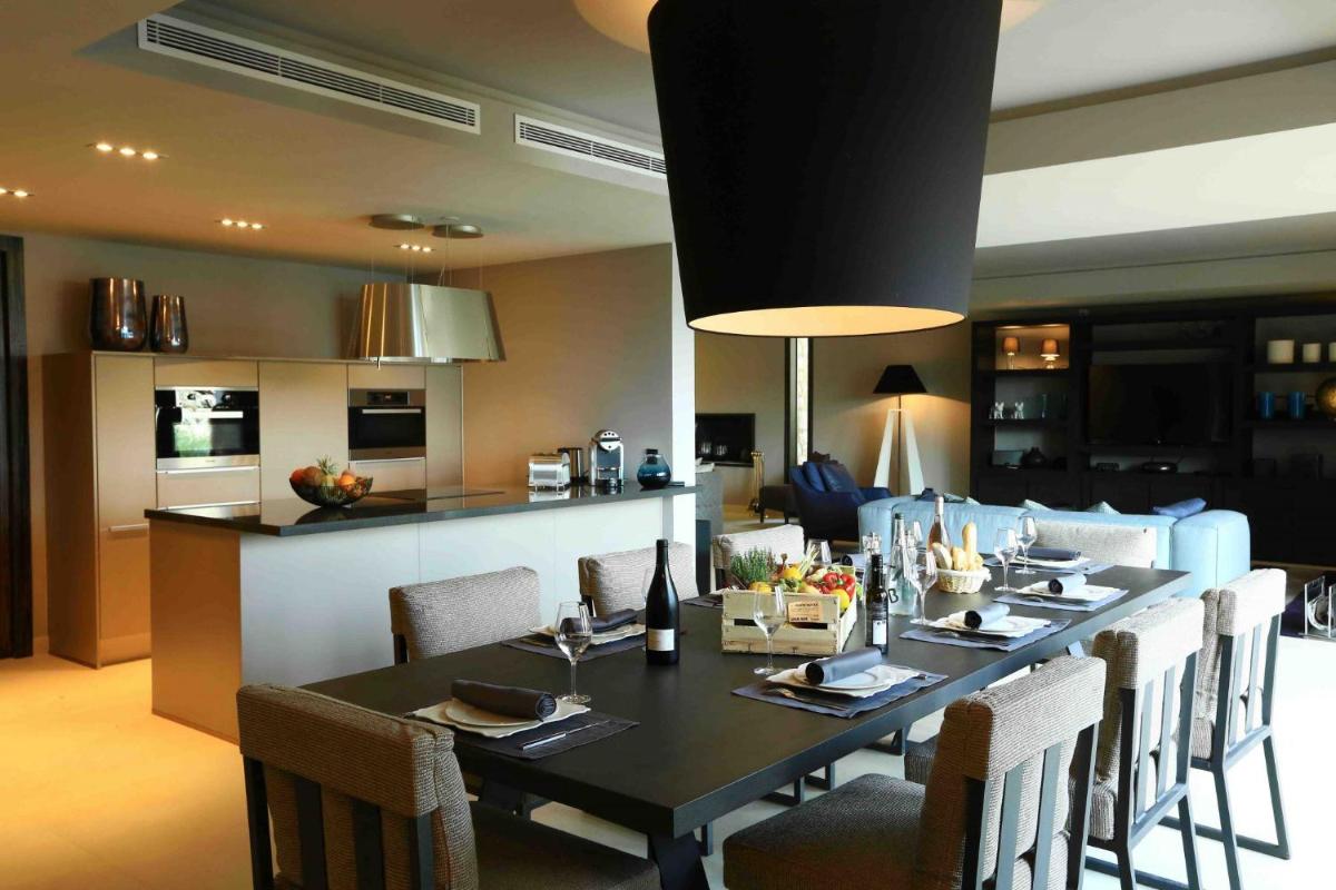 Cuisine ou kitchenette dans l'établissement Domaine De Manville