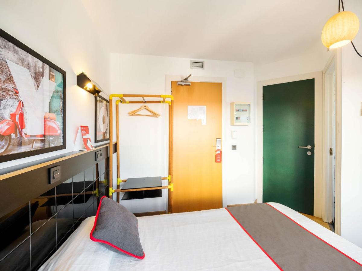Hostal Athenas - Housity