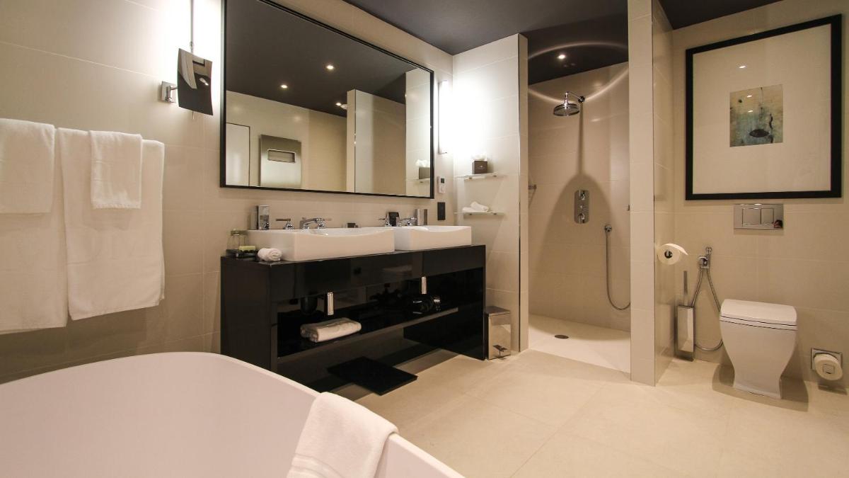 Salle de bains dans l'établissement Domaine De Manville