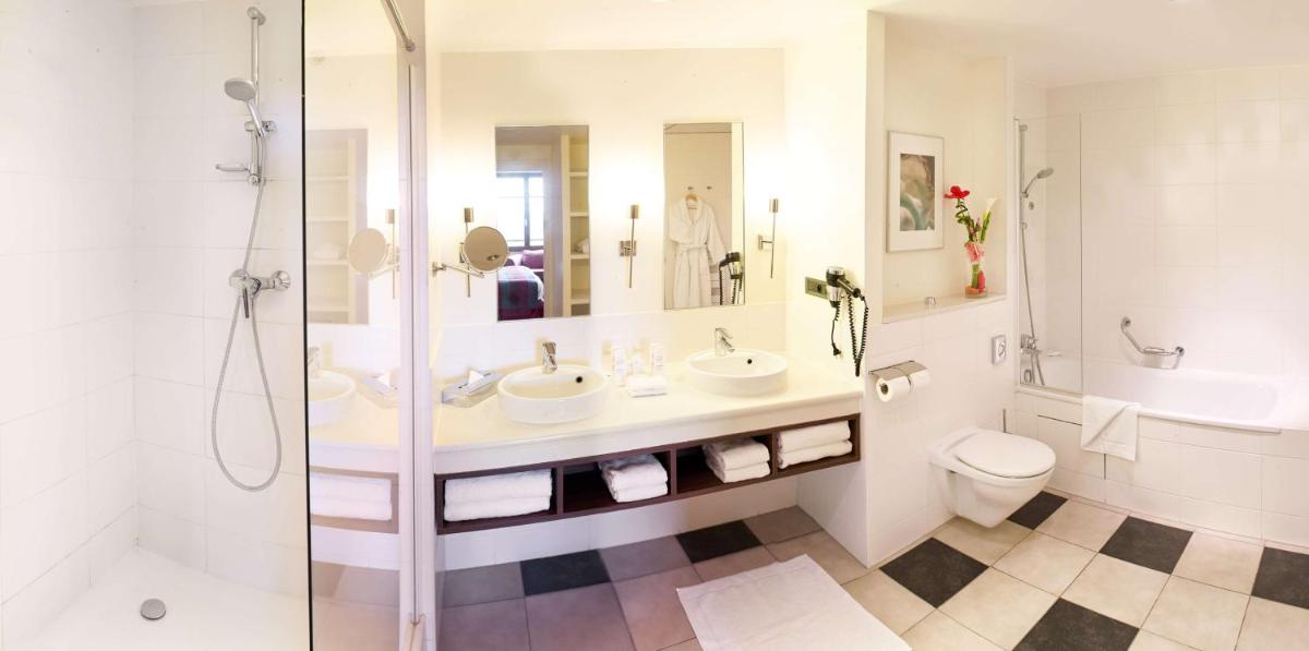 Salle de bains dans l'établissement Hotel Paris Marne-la-Vallee by IHG