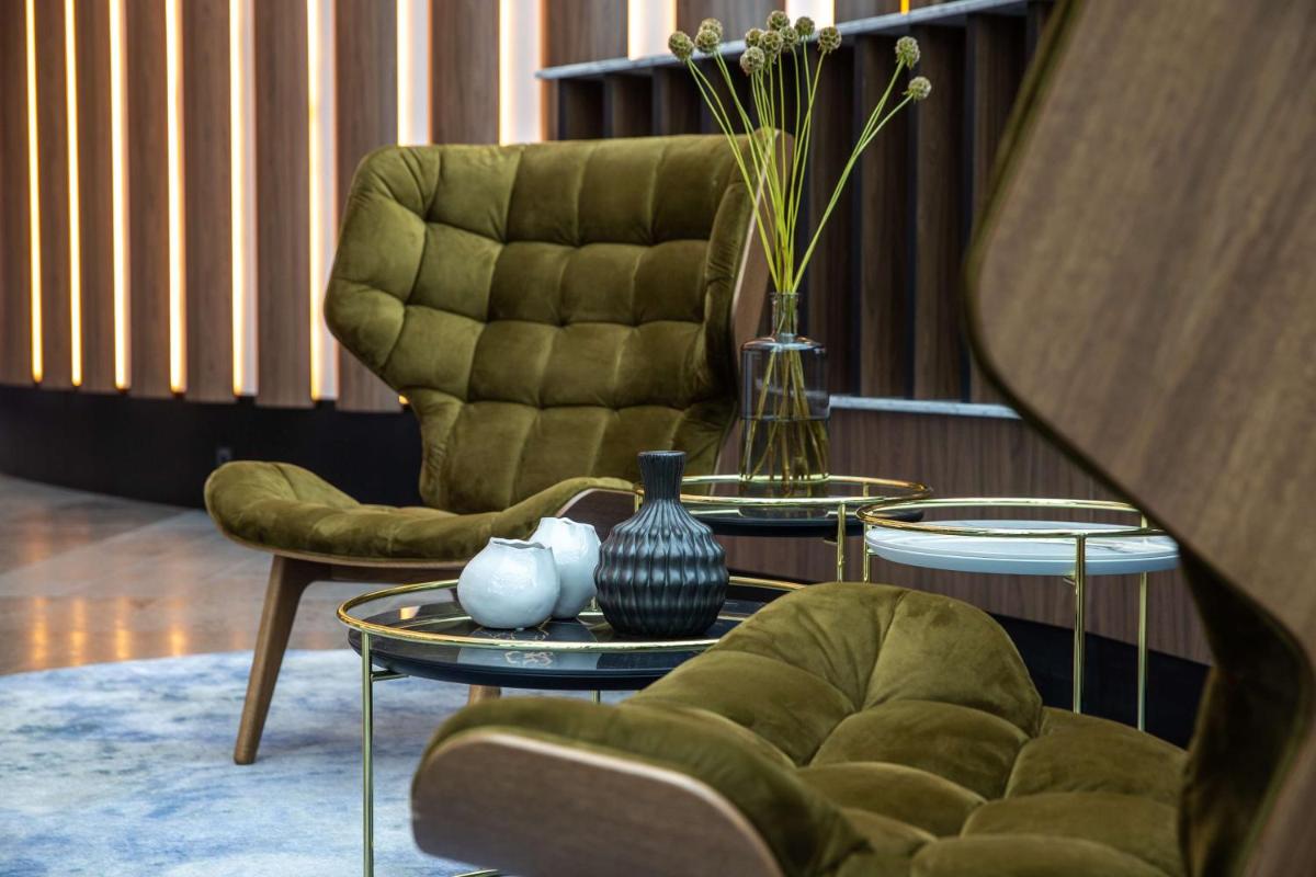 Radisson Blu Hotel Köln - Housity