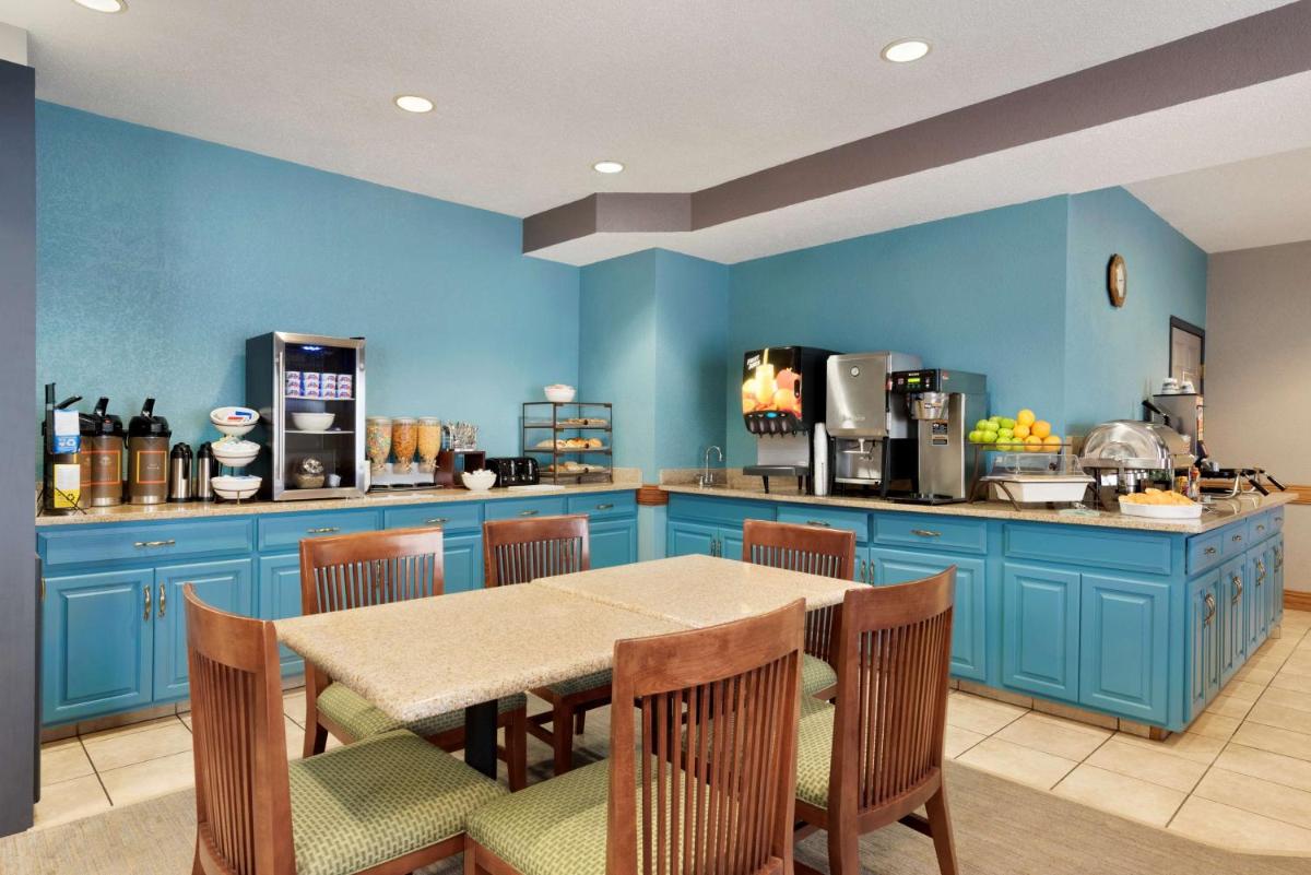 AmeriVu Inn & Suites - Shakopee - Housity