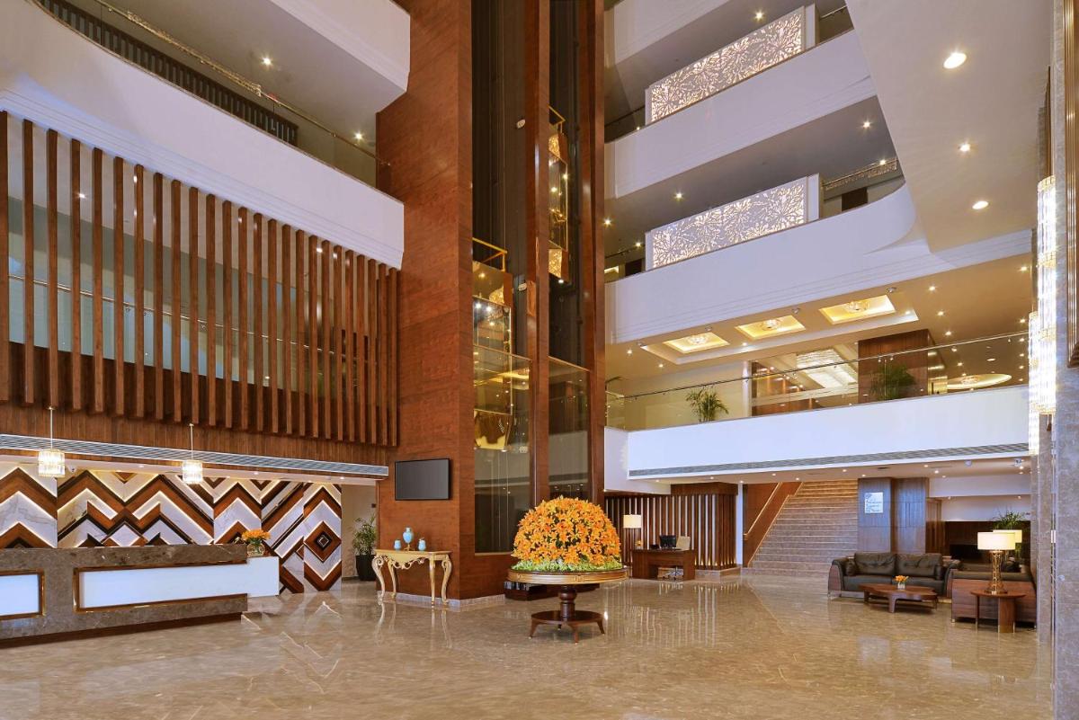 a lobby of a building with a large lobby at Radisson Chandigarh Zirakpur in Chandīgarh