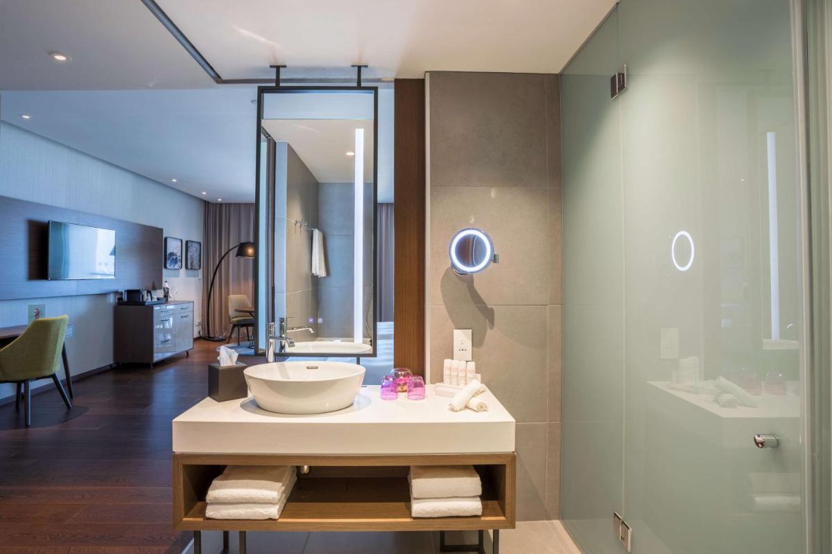 Radisson Blu Hotel, Larnaca - Housity