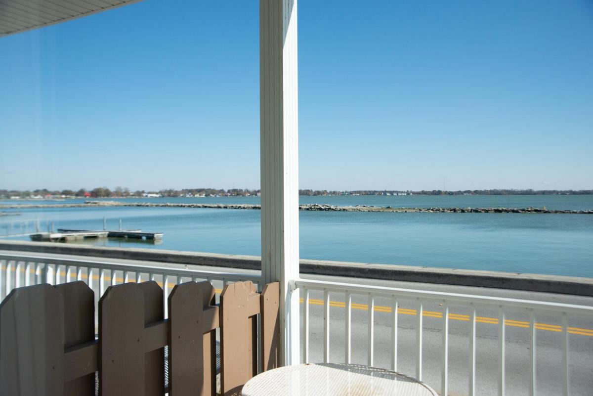 West Bank Inn - Housity