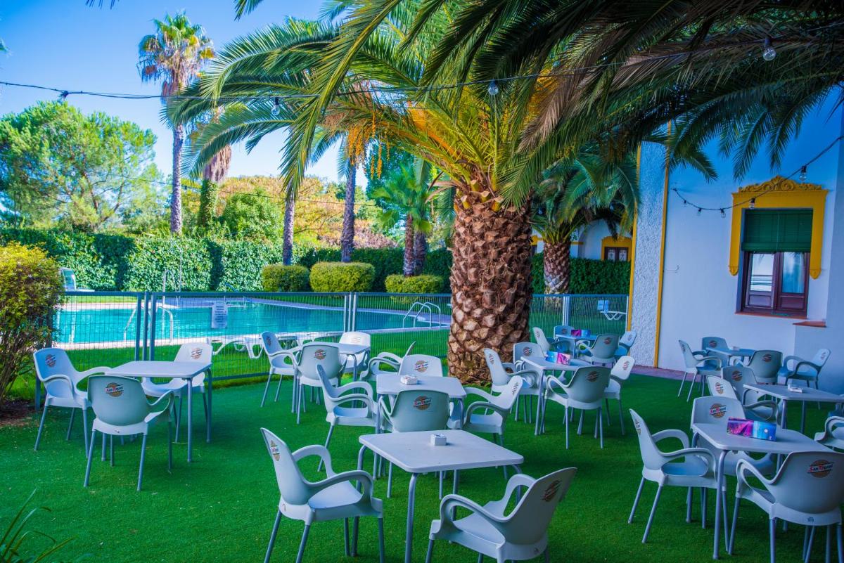 Jardín al aire libre en Hotel Balneario El Raposo