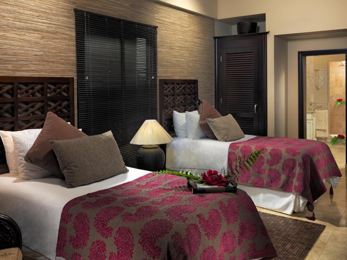 Cama o camas de una habitación en Royal Garden Villas, Luxury Hotel