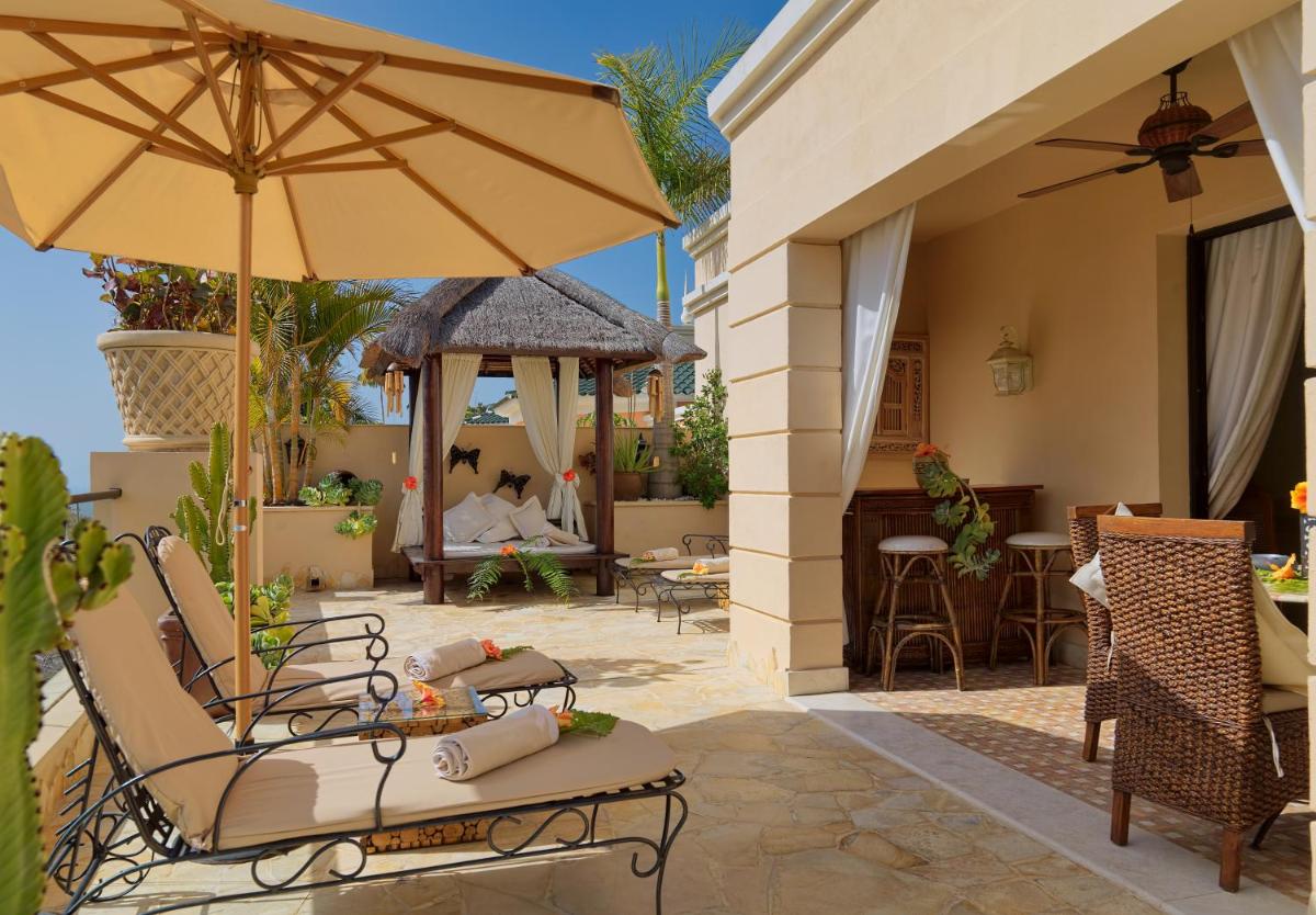 Un patio o zona al aire libre en Royal Garden Villas, Luxury Hotel