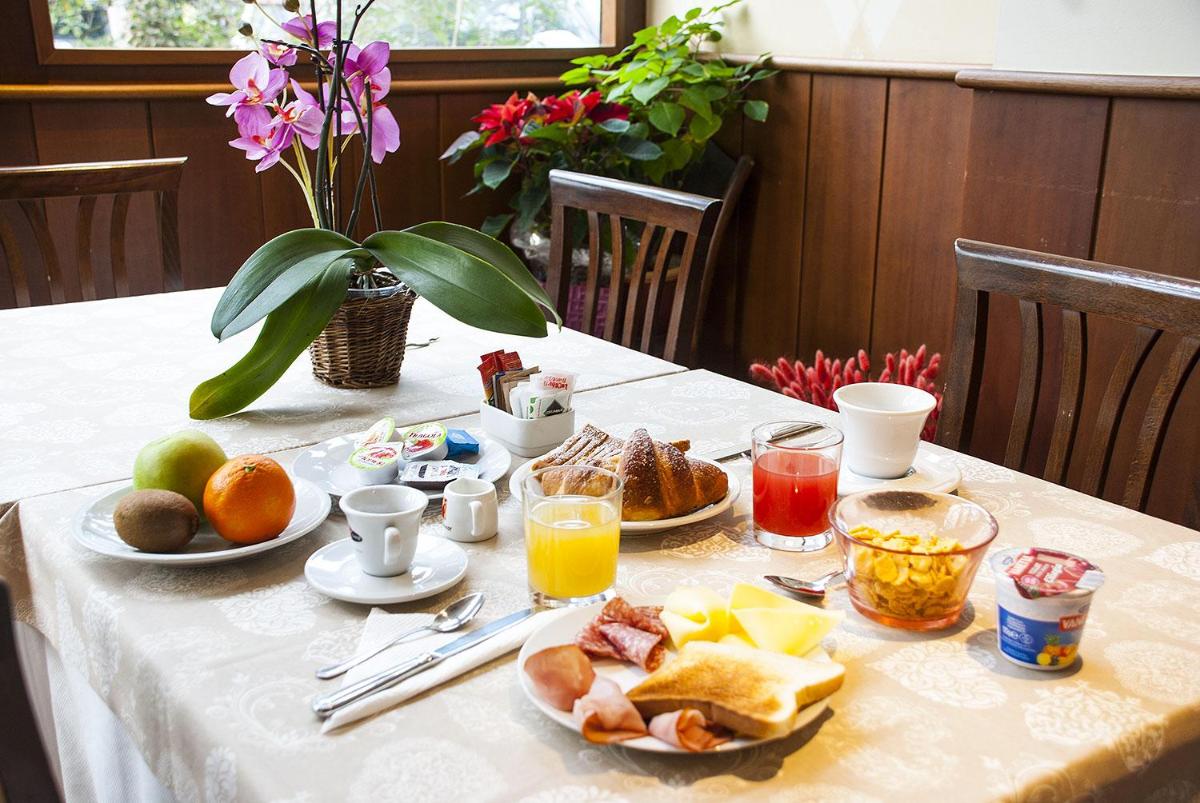 Hotel Italia - Housity