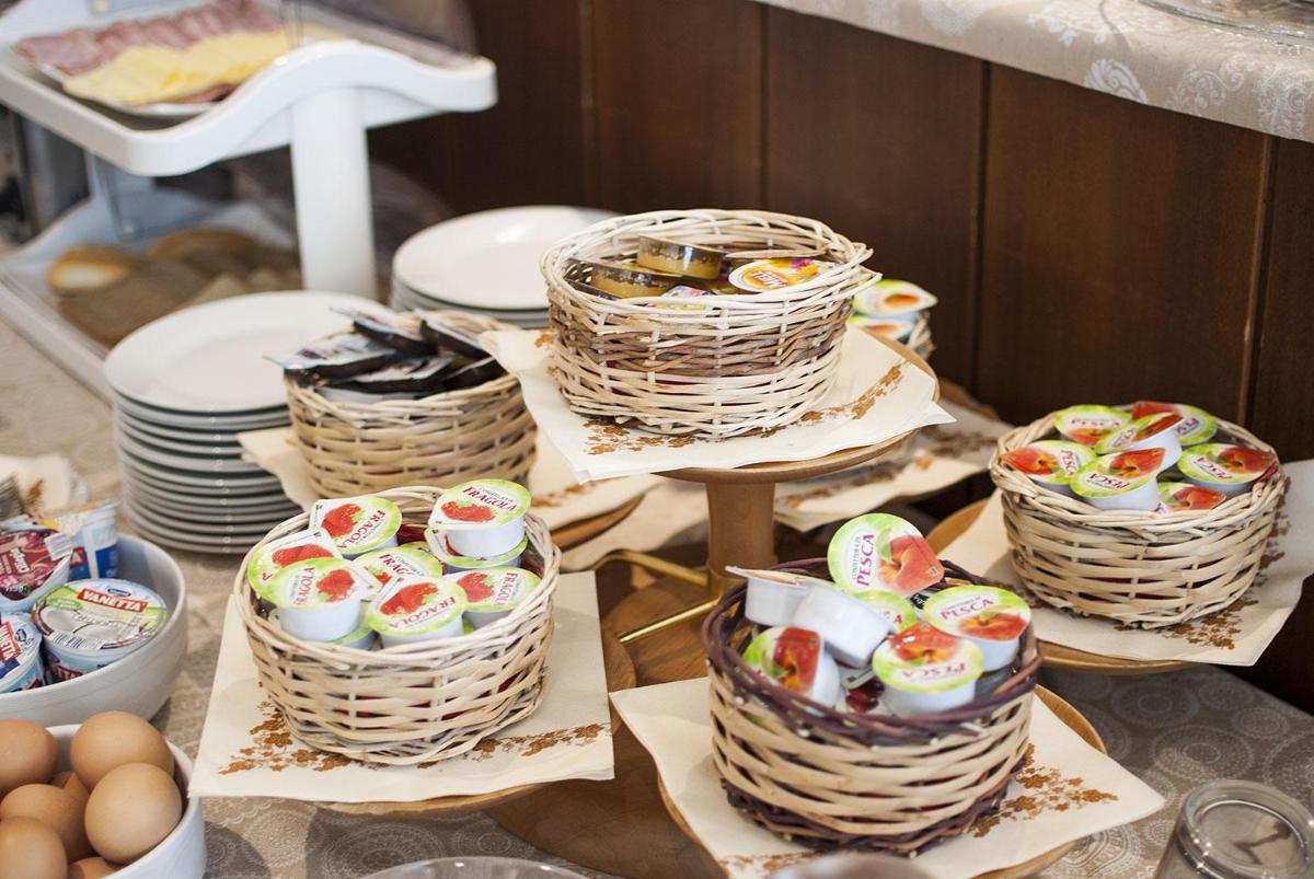 Hotel Italia - Housity