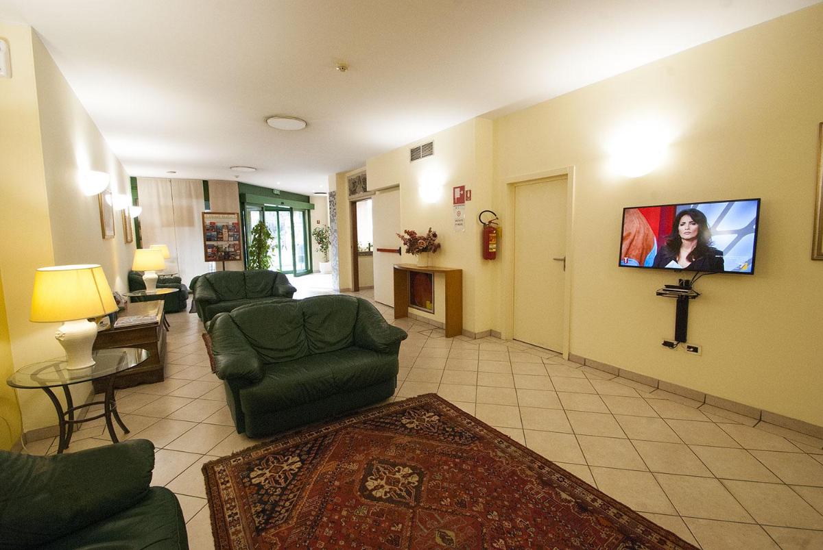 Hotel Italia - Housity