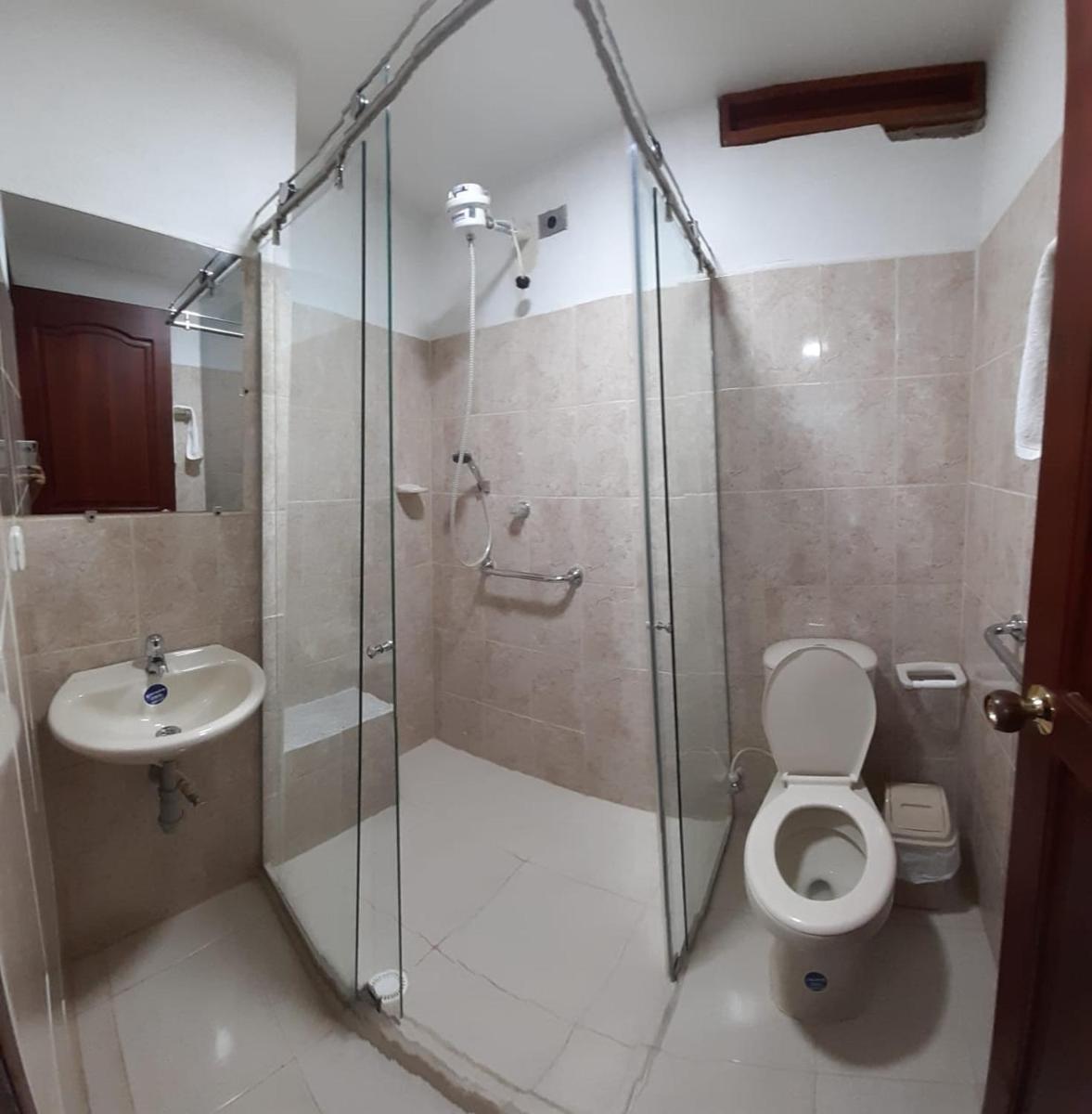 Hotel Jardín de Rosas - Housity