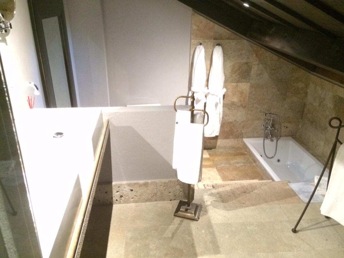 Un baño de Hotel Palacio de Mengibar