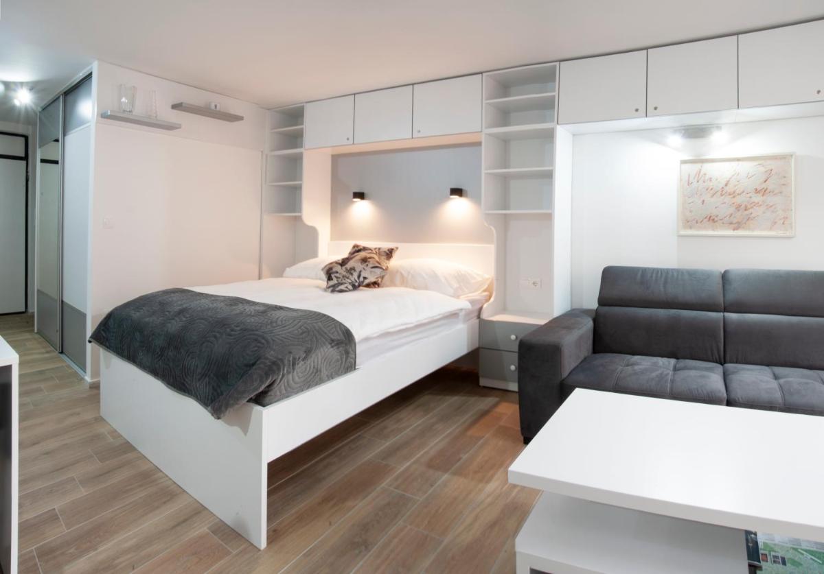 Studio Apartment Theatre View - Housity