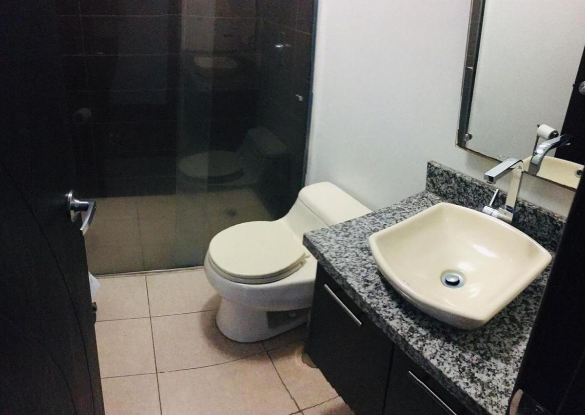 1340 Quo Habitación en Lujoso Departamento a 1 minuto del Aeropuerto - Housity