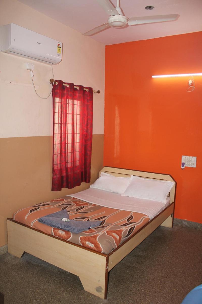Santosh Lodge - Housity