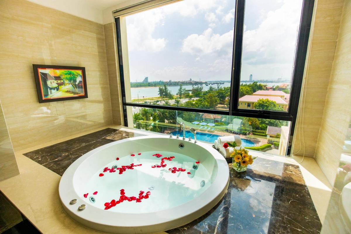 Muong Thanh Holiday Quang Binh Hotel - Hizvo