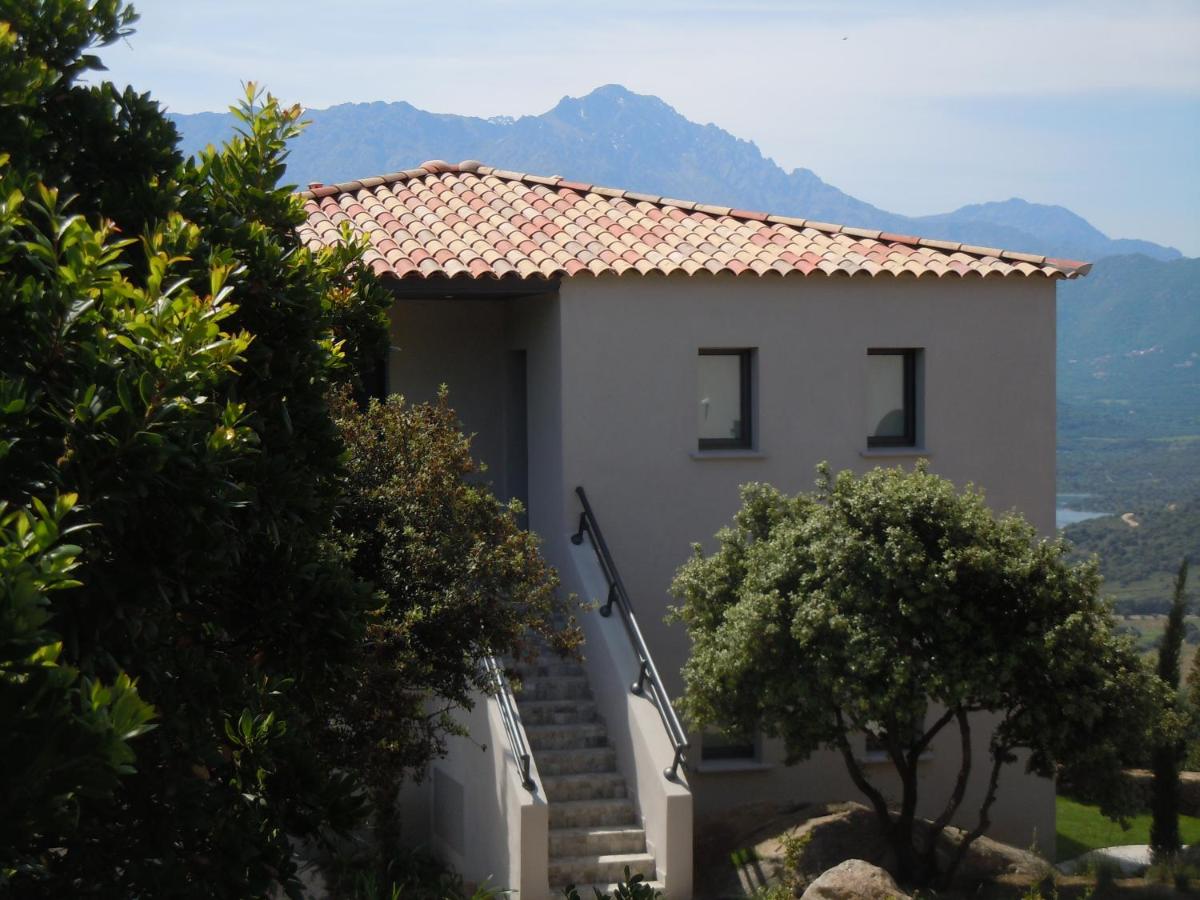 Vue générale sur la montagne ou vue sur la montagne depuis l'hôtel