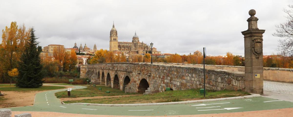 Apartamento Turistico Puente Romano P3 BAJO - B - Housity