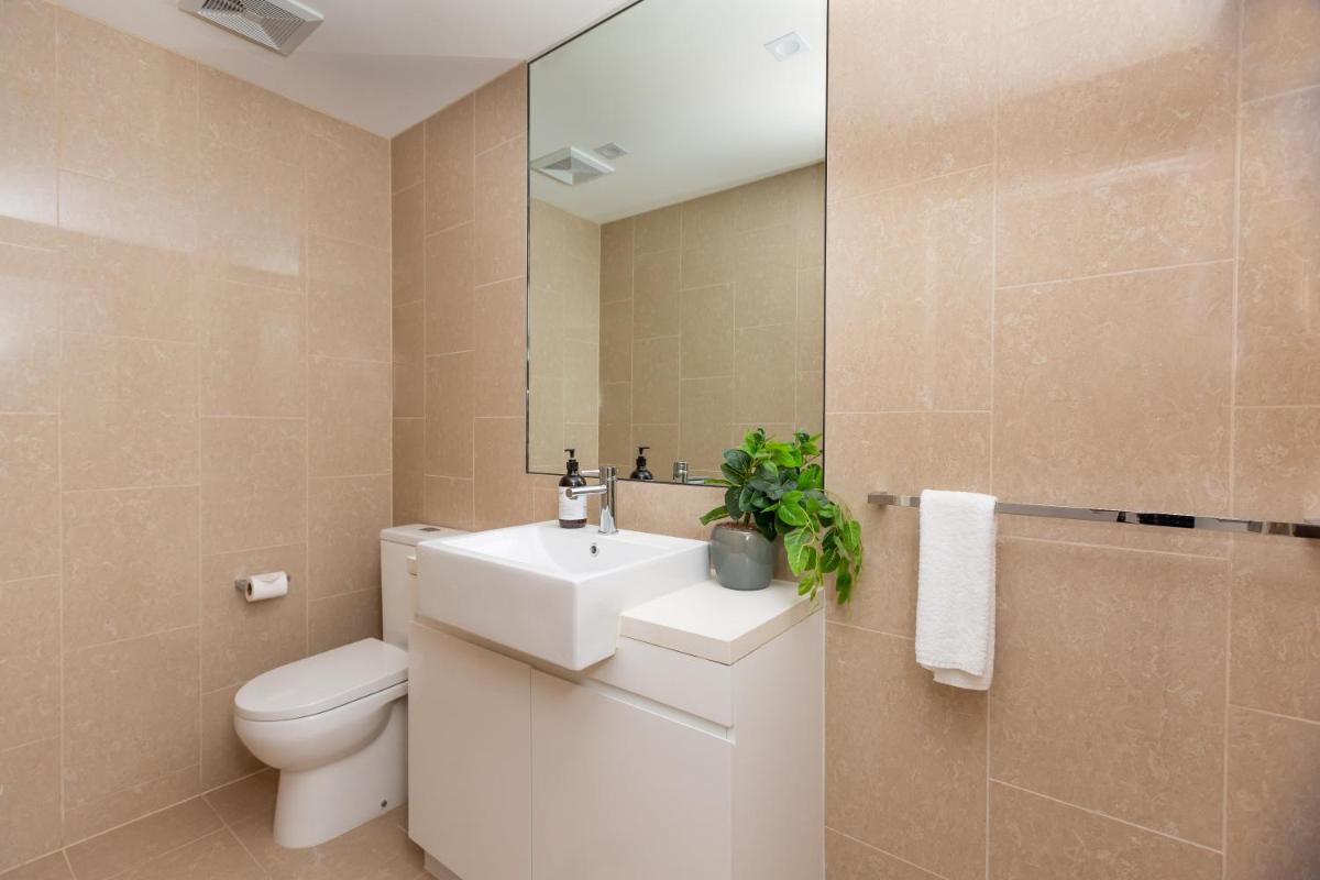Stylish Inner City Penthouse Apartment - Housity