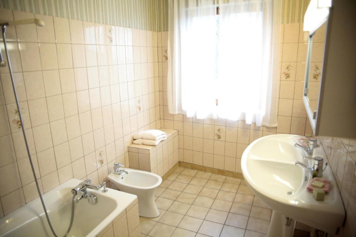 Salle de bains dans l'établissement Hotel-Spa & Restaurant Logis Domaine Langmatt